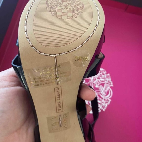 New in box Vince Camuto pumps - Picture 3 of 4